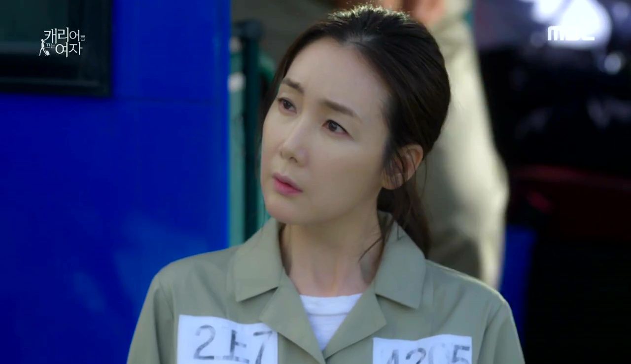 Woman With a Suitcase Episode 1 » Dramabeans Korean drama recaps